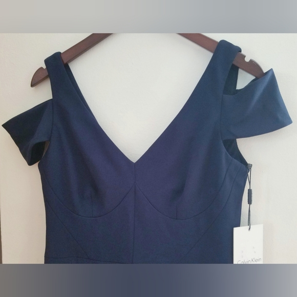 NWT Double V Off-Shoulder Navy Calvin Klein Formal Event Gown - Picture 9 of 14